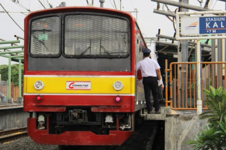 TRAGIS! Pelajar SMA dan Lansia Tewas dalam Insiden KRL di Kalideres, Begini Kronologinya