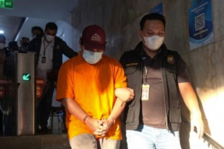 Dua Tersangka Kasus Penistaan Agama di The Sounds Project Resmi Ditahan, Buntut Challenge Al-Qur'an Berhadiah Miras