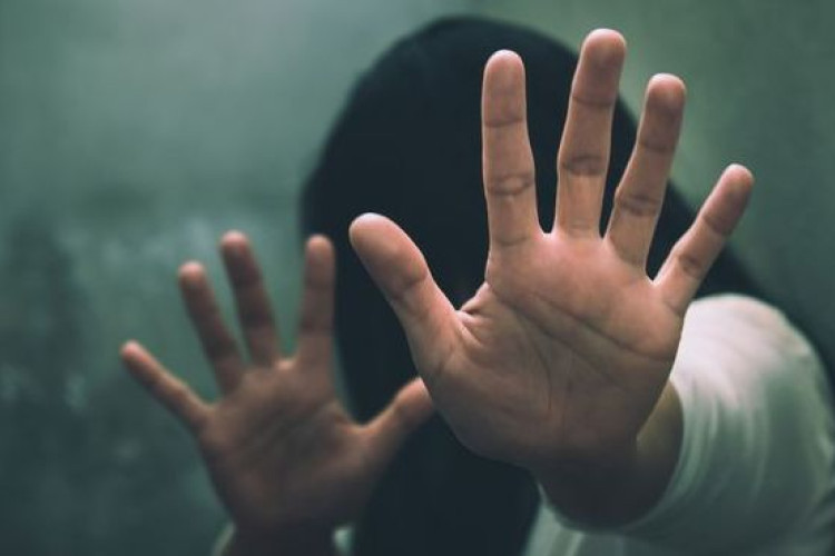 Viral Bos Resto Korea di Surabaya Diduga Lecehkan Karyawan, Diancam Dipecat hingga Alami Trauma Berat 