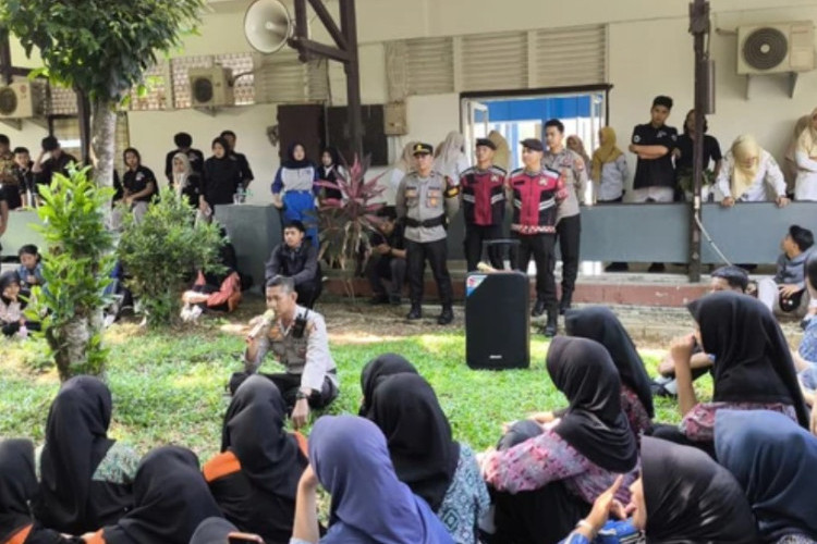 Video Viral Oknum Guru Buat Geger Jagat Maya, Ratusan Siswa SMKN 1 Mempawah Hilir Gelar Aksi Demo