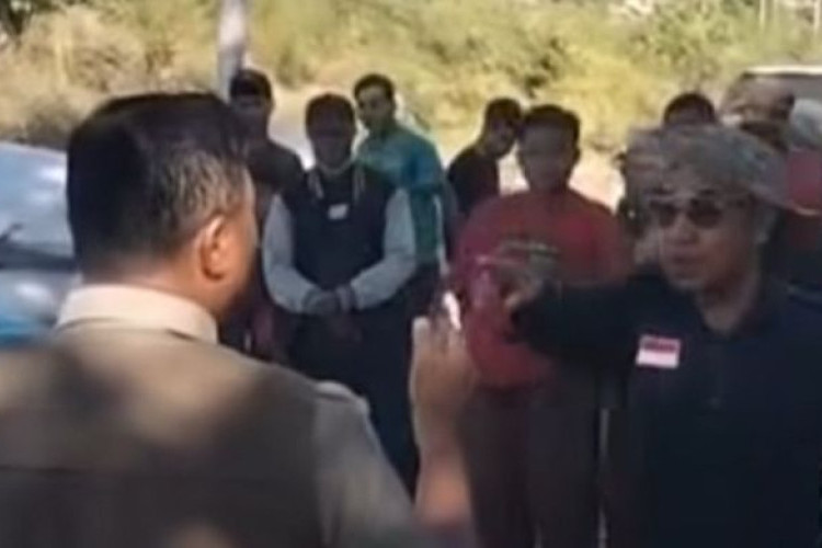 Usai Viral Protes Bantuan Gempa ke BNPB, Camat Lamba Leda Utara Agustinus Supratman Mundur dan Pilih Jadi Relawan