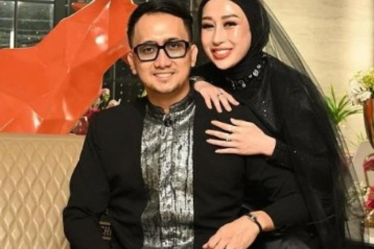 Siapa Suami dr Reza Gladys? Mengenal dr Attaubah Mufid, Suami dr Reza Gladys Sekaligus Kakak Krisjiana
